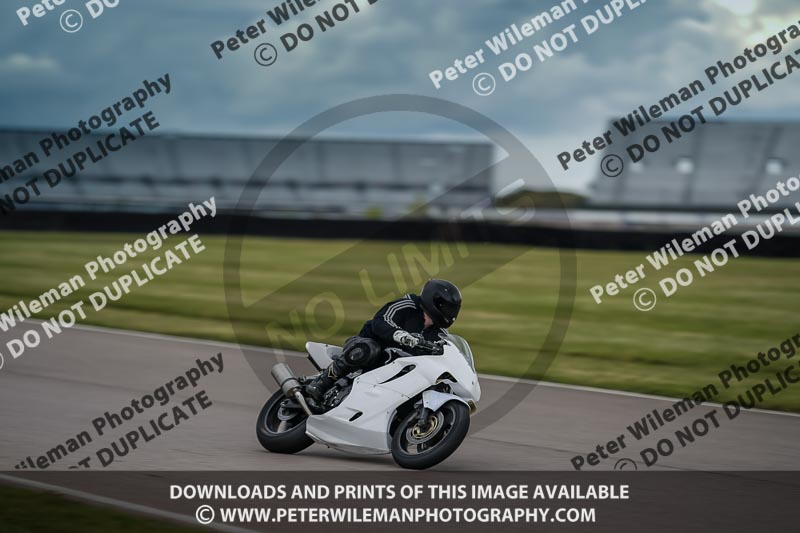 Rockingham no limits trackday;enduro digital images;event digital images;eventdigitalimages;no limits trackdays;peter wileman photography;racing digital images;rockingham raceway northamptonshire;rockingham trackday photographs;trackday digital images;trackday photos